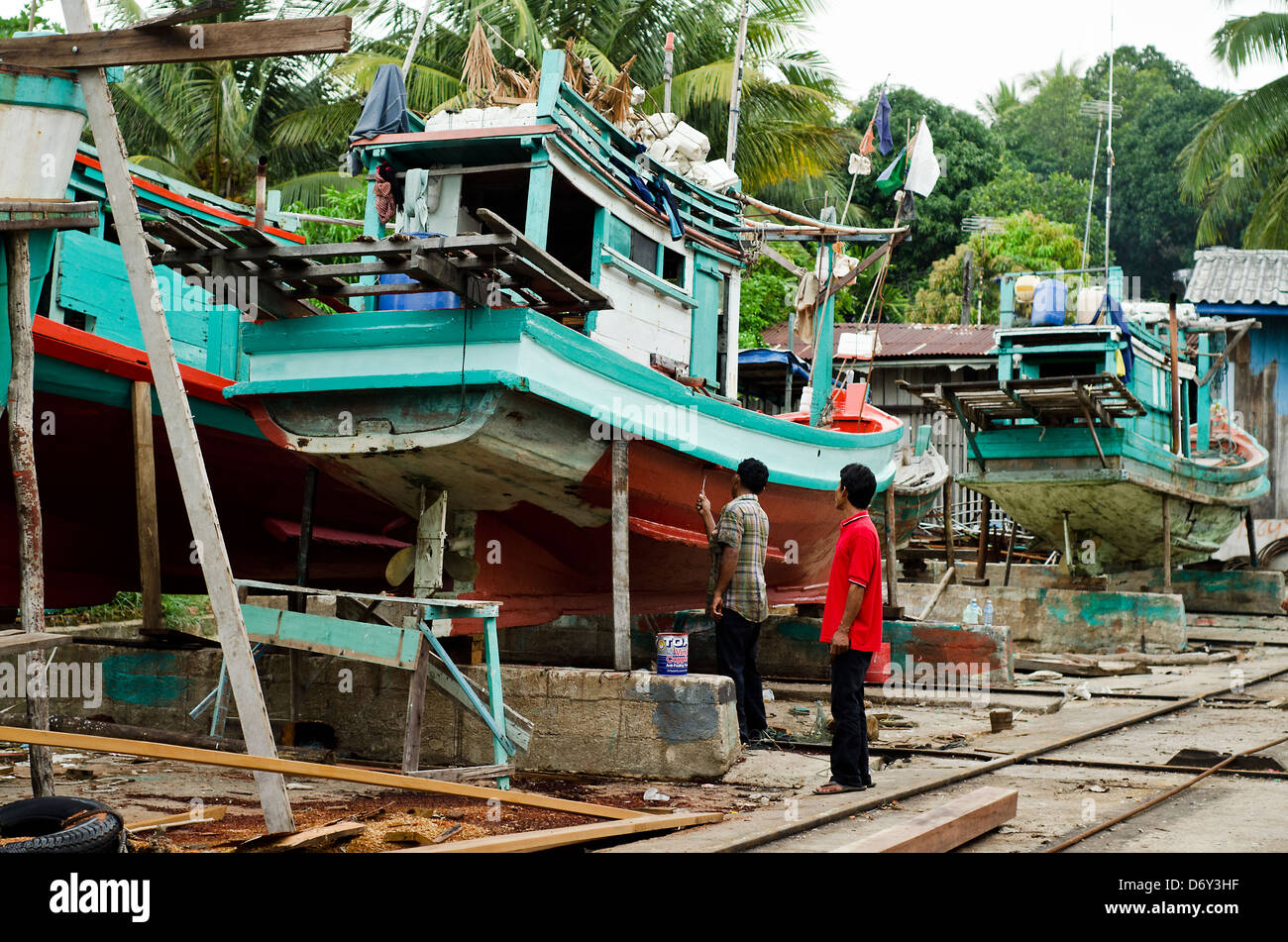 Koh Sdach, King's Island,réparation de bateaux au Cambodge Banque D'Images