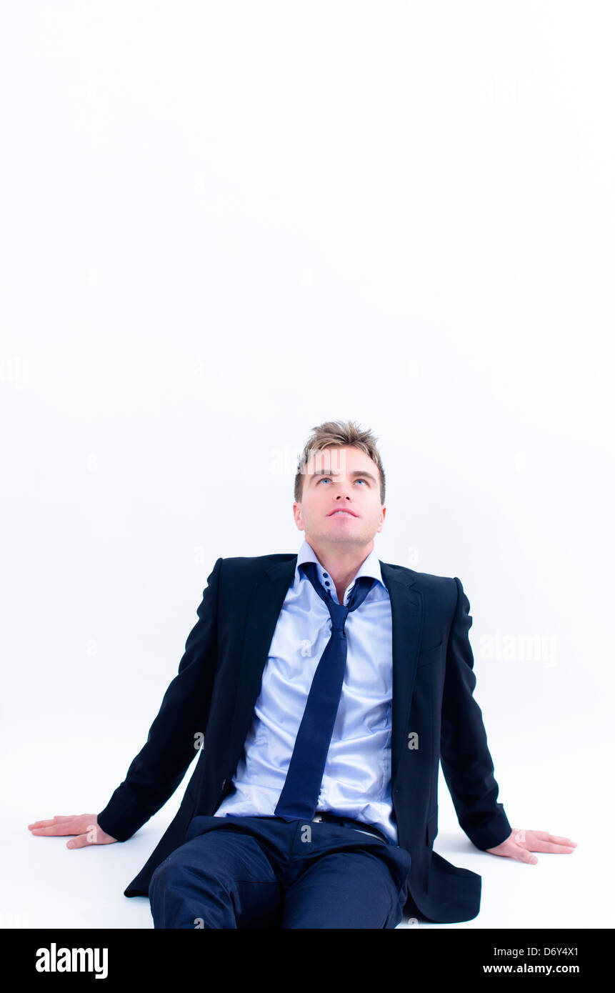 Un homme d'affaires heureux à son bureau Banque D'Images