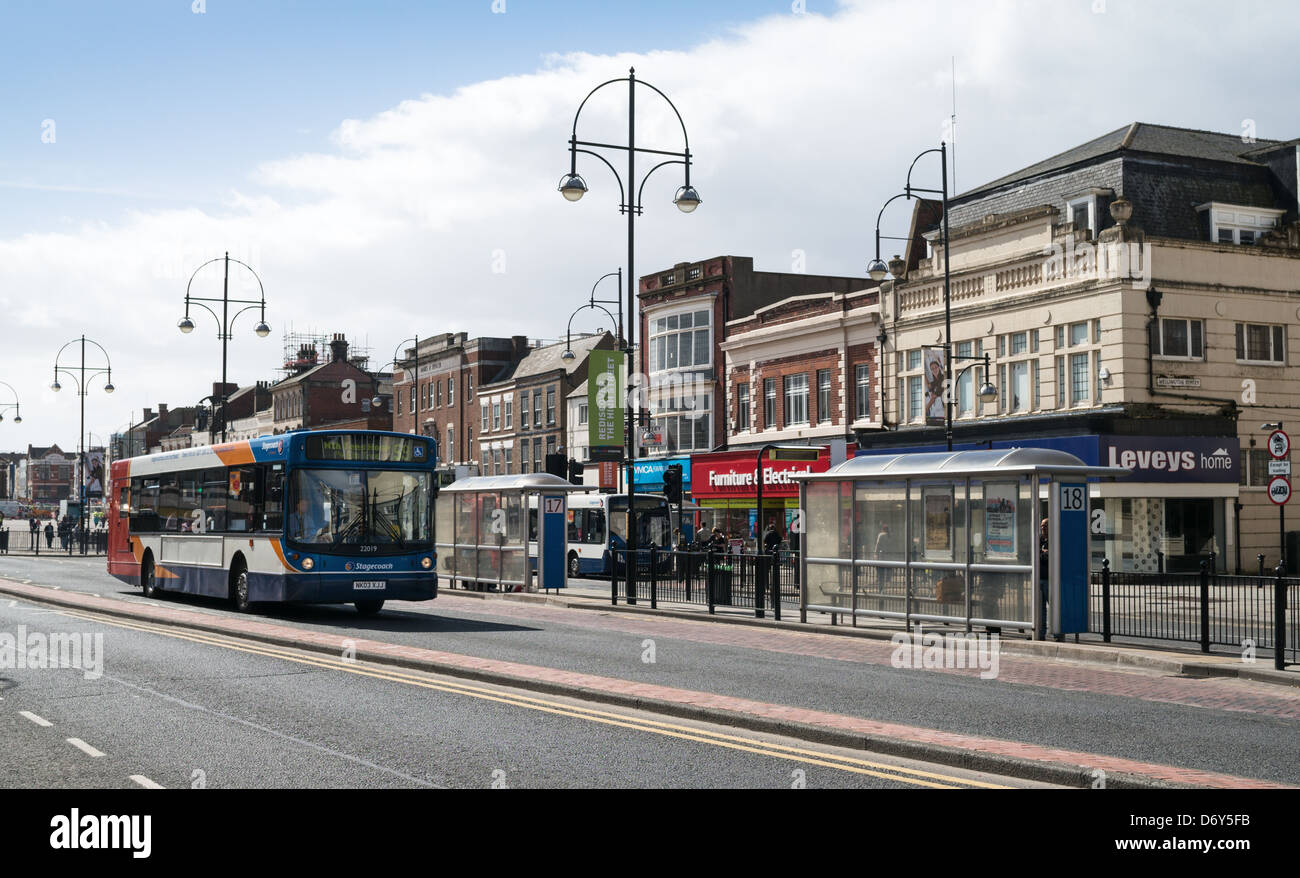 L'approche de bus Stagecoach Stockton-on-Tees high street bus station North East England UK Banque D'Images