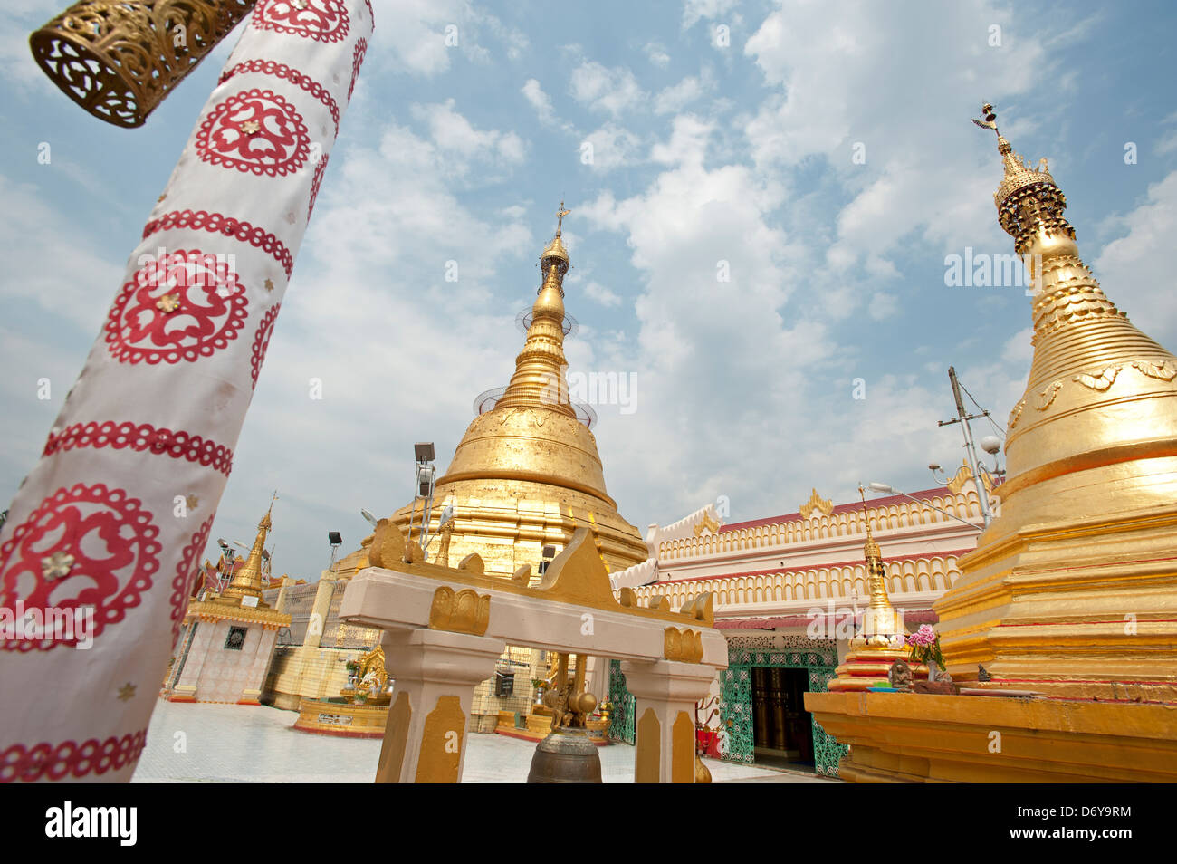 Flèches d'or à la Pagode Botataung Yangon Myanmar (Birmanie) Banque D'Images