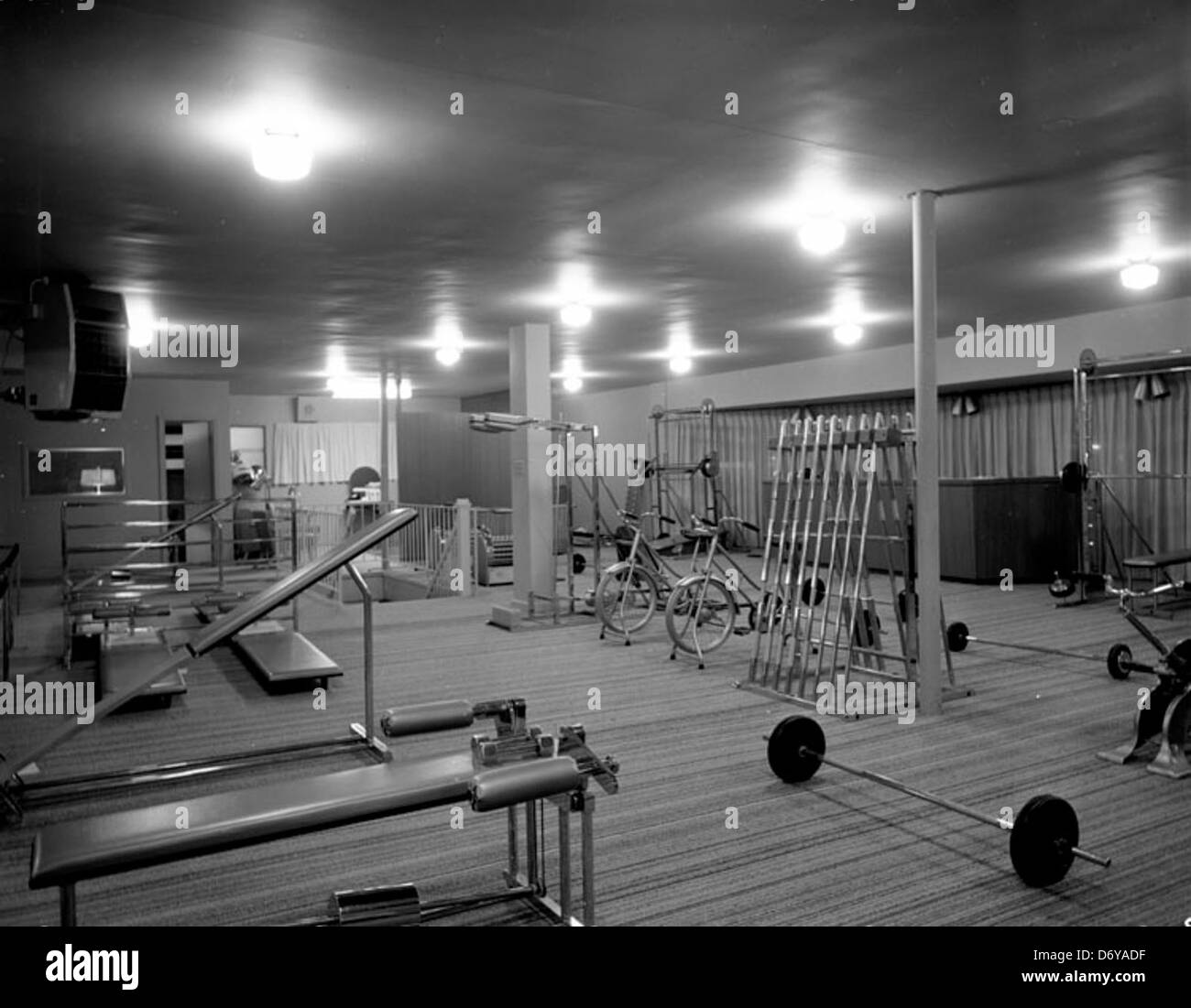 Photographie du célèbre Health Studio de Richmond, Virginie, prise par Adolph B. Rice Studio. L'image présente les équipements d'exercice et les installations de fitness de la salle de sport. Banque D'Images