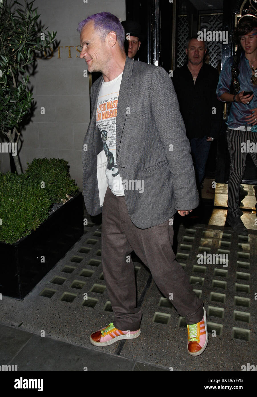 Michael Peter Balzary Flea aka Red Hot Chili Peppers band les membres qui quittent le restaurant Scotts à Mayfair - Londres, Angleterre Banque D'Images