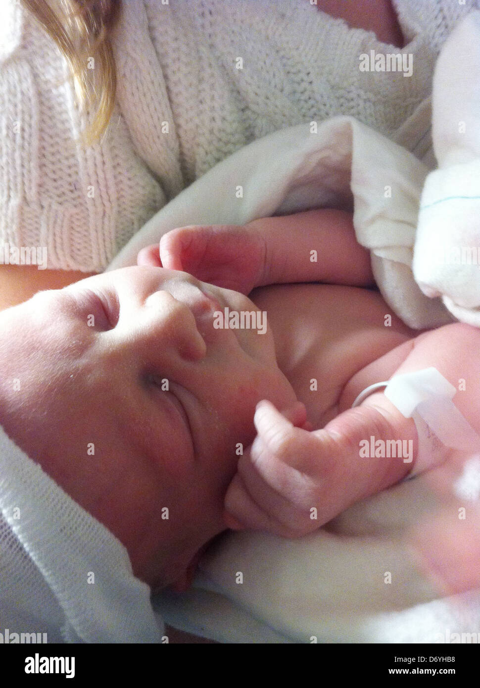 Caucasian girl holding newborn baby - Image de stock capturée avec un smartphone