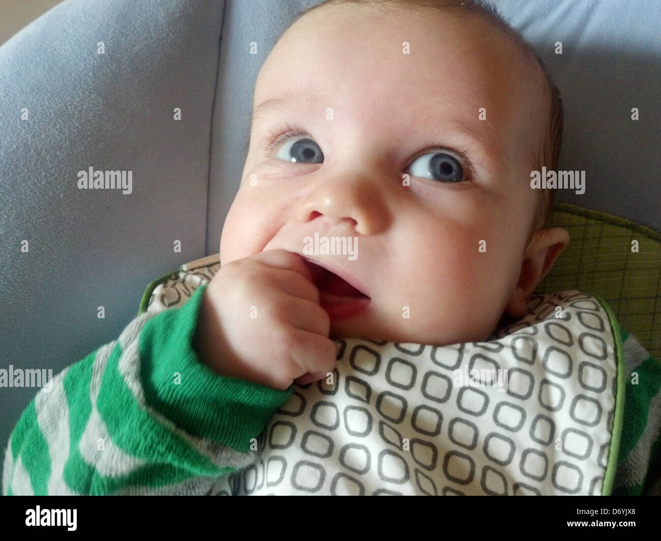 Caucasian baby biting finger - Image de stock capturée avec un smartphone