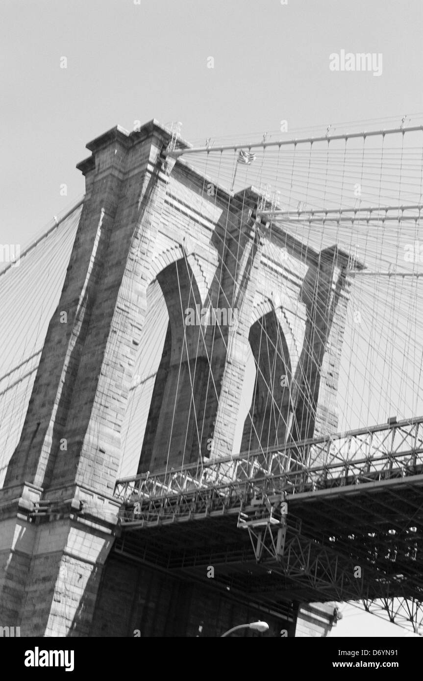 Low angle view of a suspension Bridge, pont de Brooklyn, New York City, New York State, USA Banque D'Images