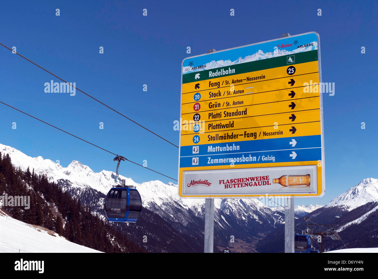 La direction des pistes de ski dans le Gampen situé dans le haut de la télécabine Nassereinbahn, St Anton, Autriche Banque D'Images