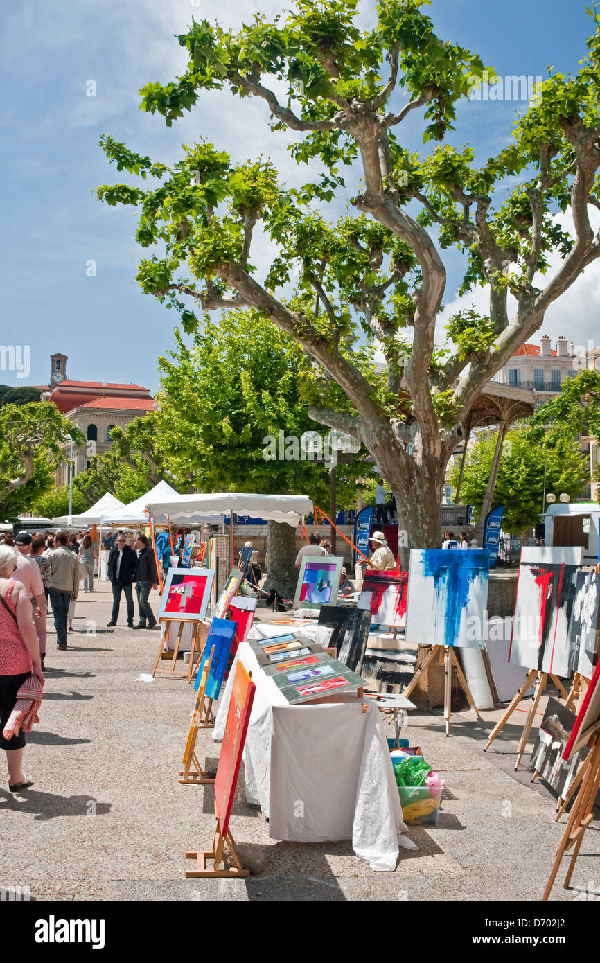 Des tableaux originaux en vente sur le port de Cannes, sud de la France Banque D'Images