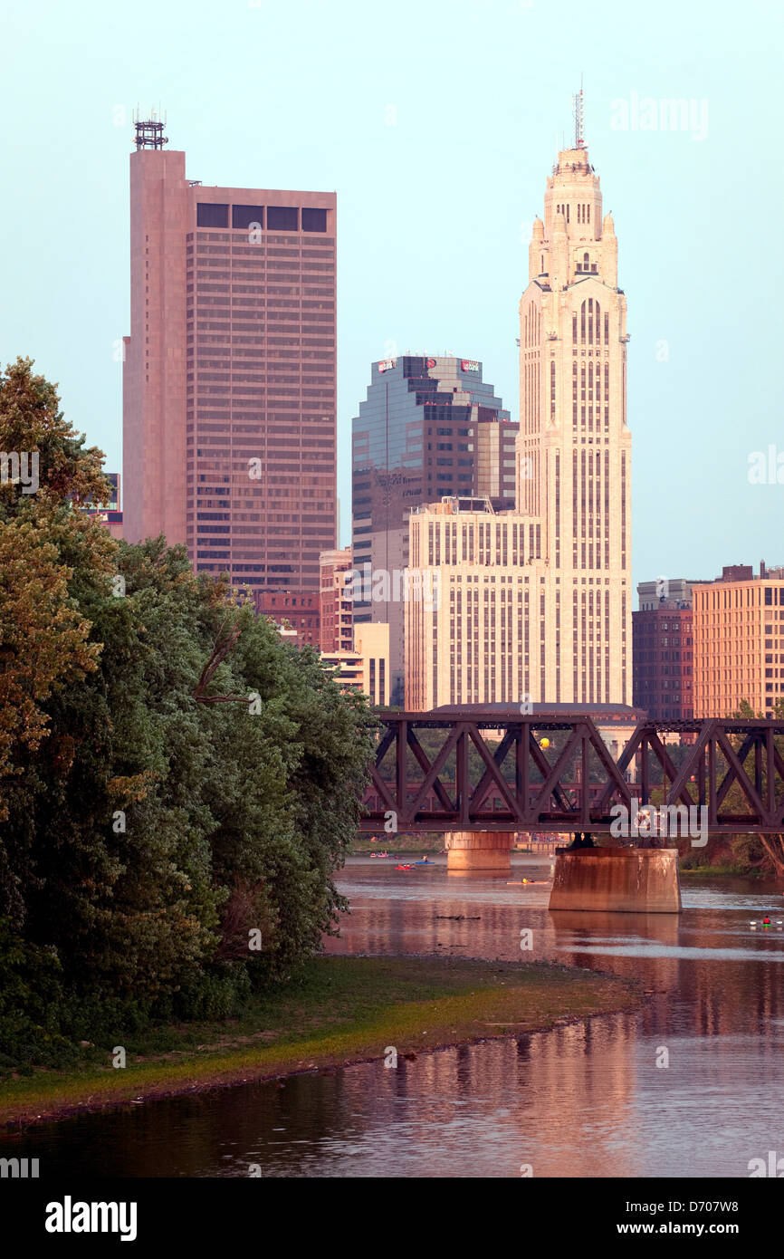 Le centre-ville de Columbus, Ohio à partir de la rivière Scioto Banque D'Images