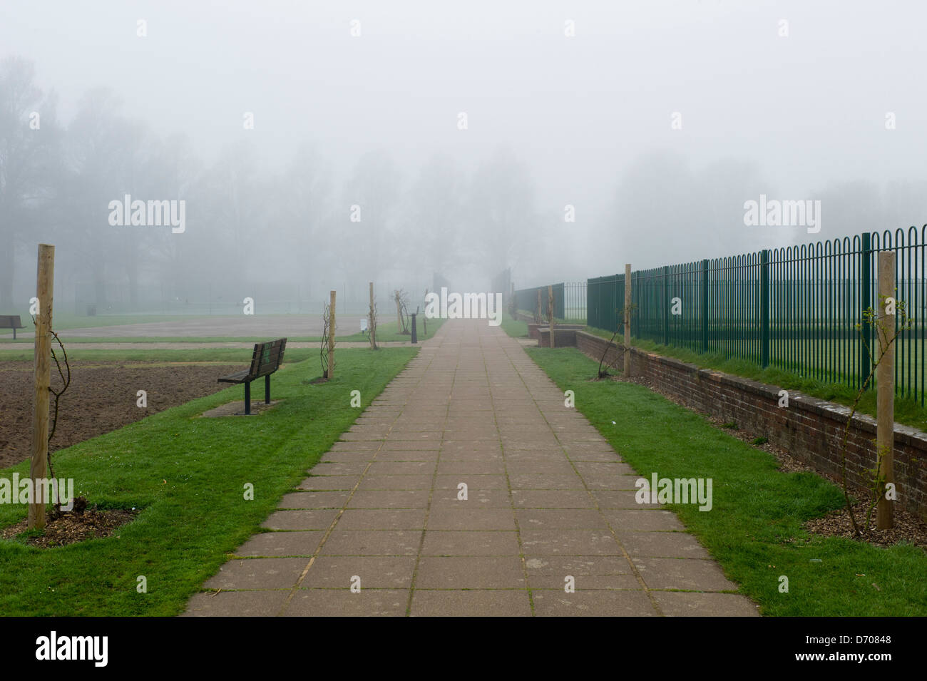 Park dans le brouillard, Brighton, UK Banque D'Images