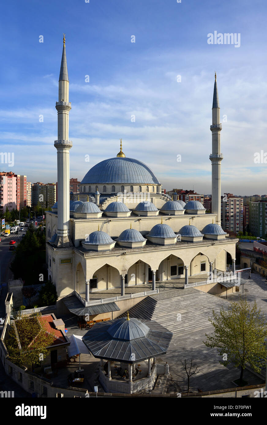 Mosquée à Istanbul, fait ​​Famous érudits de la religion au nom de Suleyman Hilmi Tunahan Banque D'Images