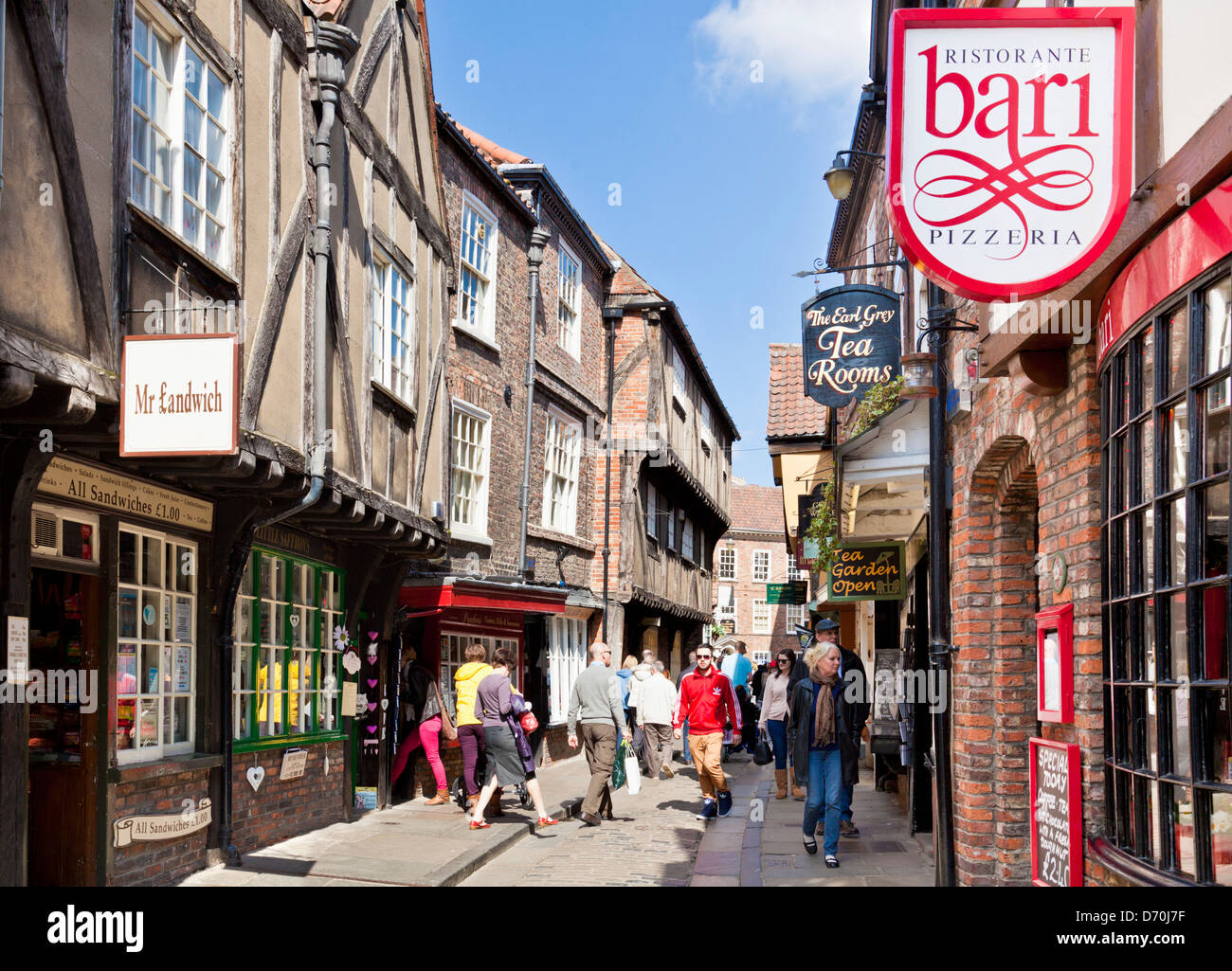 York Shambles la pagaille, l'étroite rue de pans de vieux bâtiments médiévaux, York, North Yorkshire England, UK, FR, EU, Europe Banque D'Images