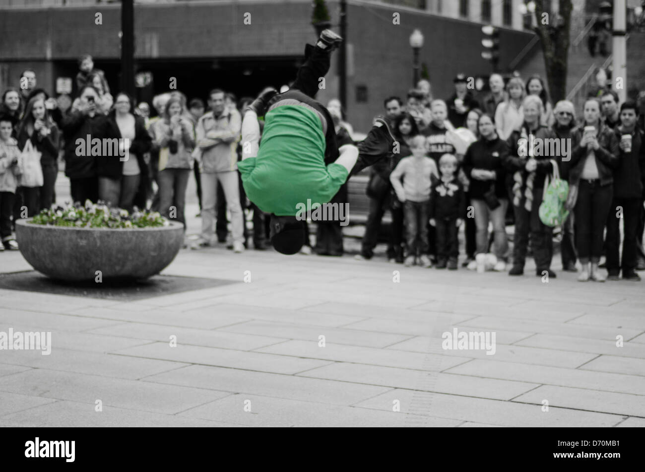 Street Dancer jumping Banque D'Images