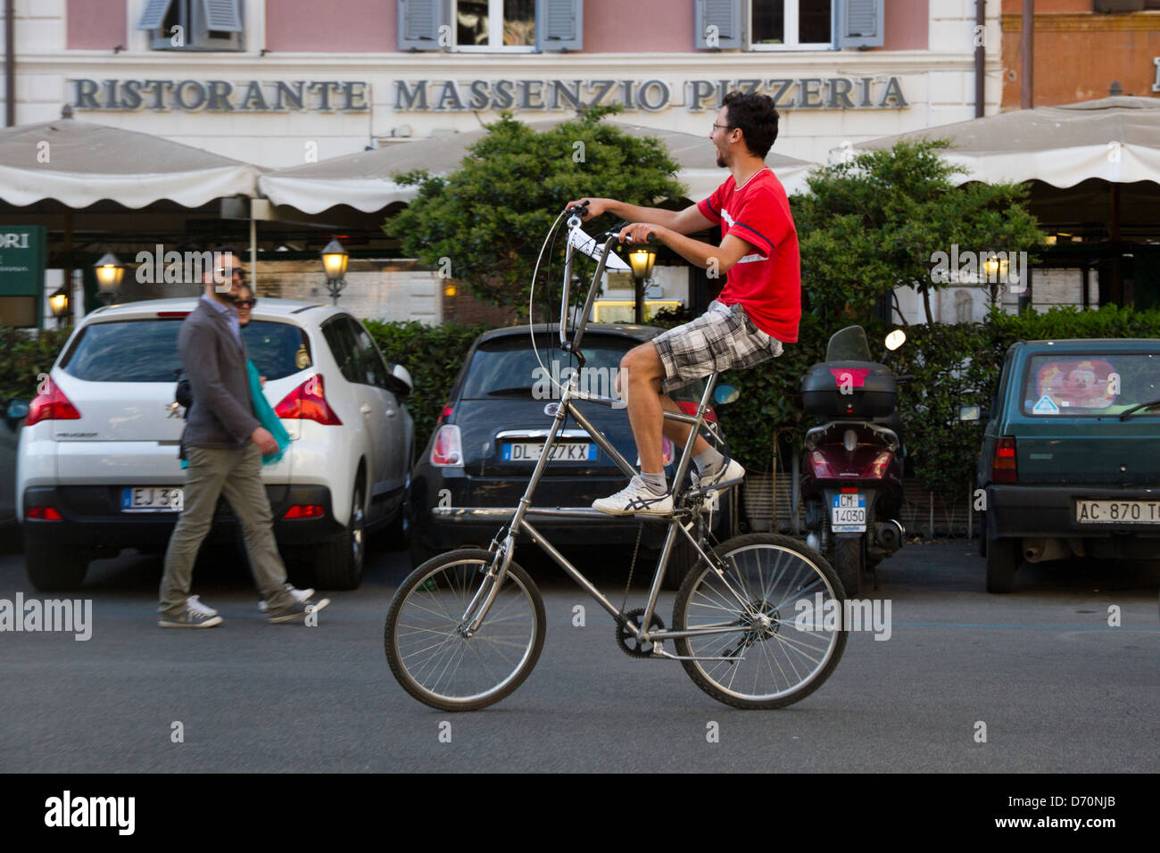 Location De Velo Drole Rome Italie Photo Stock Alamy Location De Velo Drole Rome Italie Photo Stock Alamy