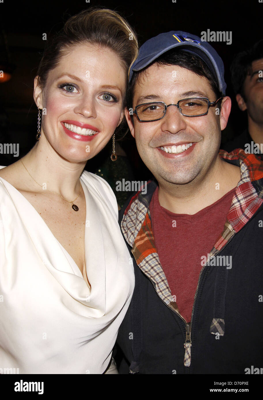 Elizabeth Stanley et Steve Rosen soirée de clôture après partie pour le rappel ! La production de 'Merrily nous rouler le long' qui s'est tenue à la Banque D'Images