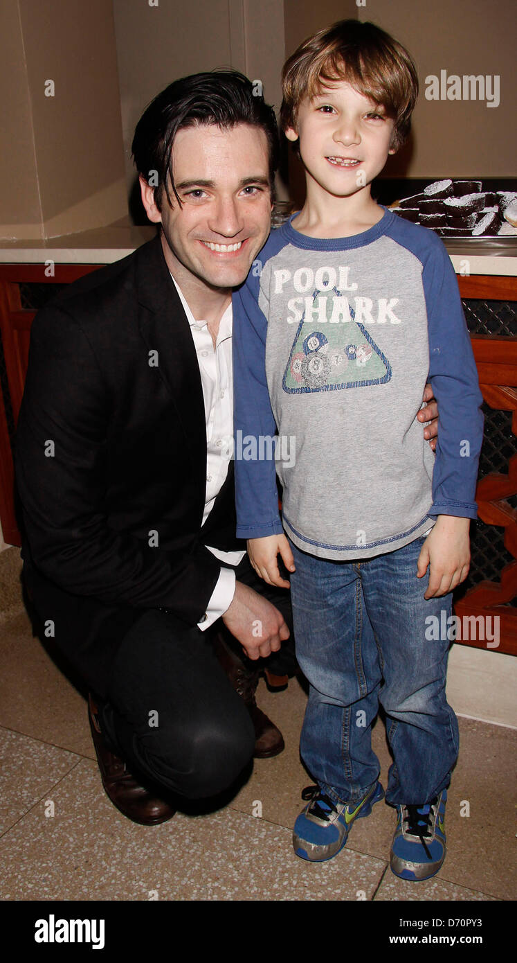 Colin Donnell et Zachary Unger soirée de clôture après partie pour les représentations ! La production de 'Merrily nous rouler le long' qui s'est tenue à la Banque D'Images