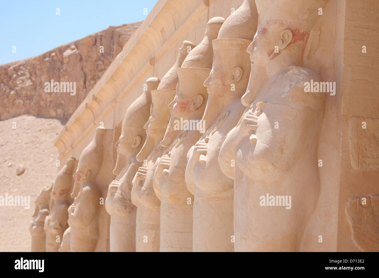 Statue de la reine Hatshepsout, le temple funéraire de la reine Hatshepsout, le temple de Louxor complexe, UNESCO World Heritage site, Thèbes, Luxor Banque D'Images