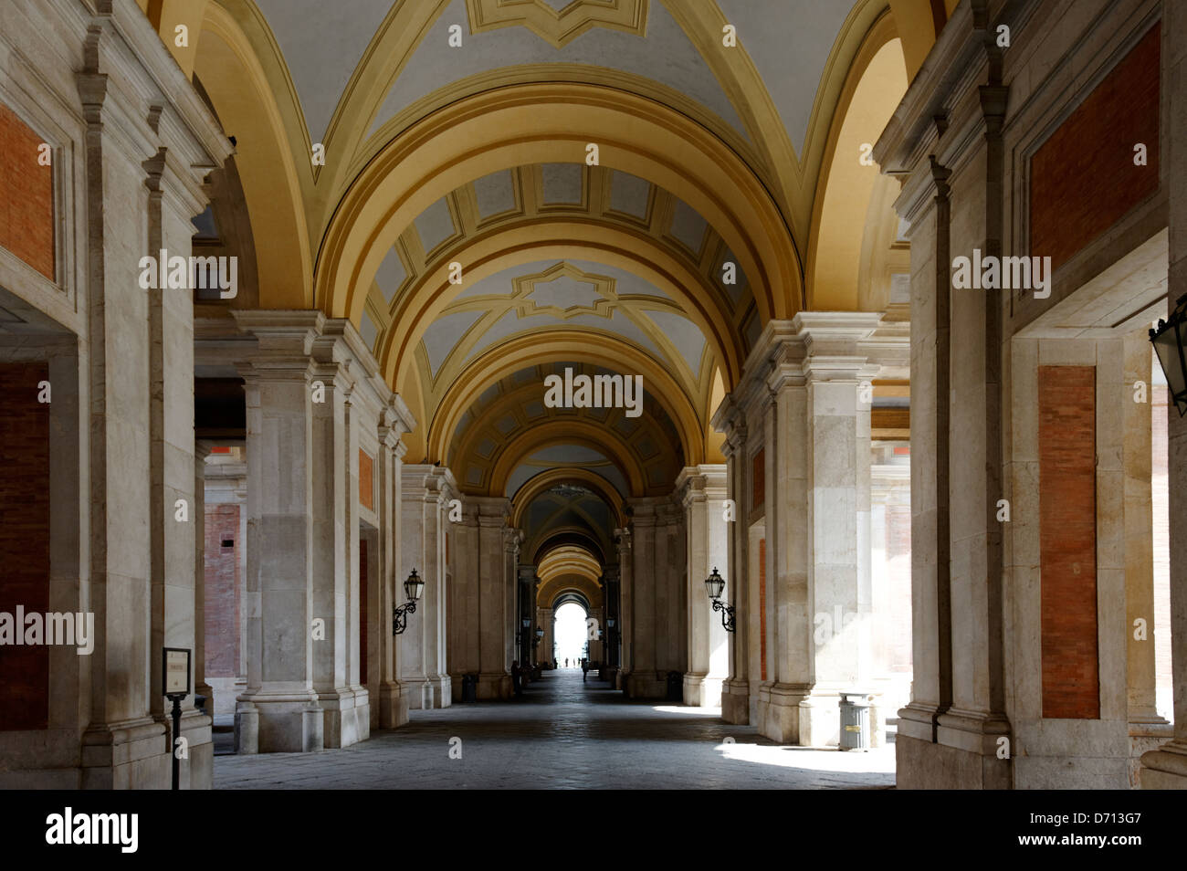 Caserta.Campania. L'Italie. Vue de la galerie centrale, un splendide palais Royal trois nef portique avec une série d'Bigliemi marbl Banque D'Images