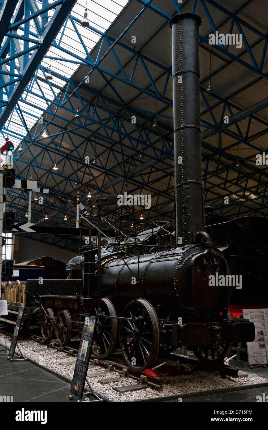 Royaume-uni, York, National Railway Museum, Stephenson's Rocket, vieux moteur à vapeur Banque D'Images