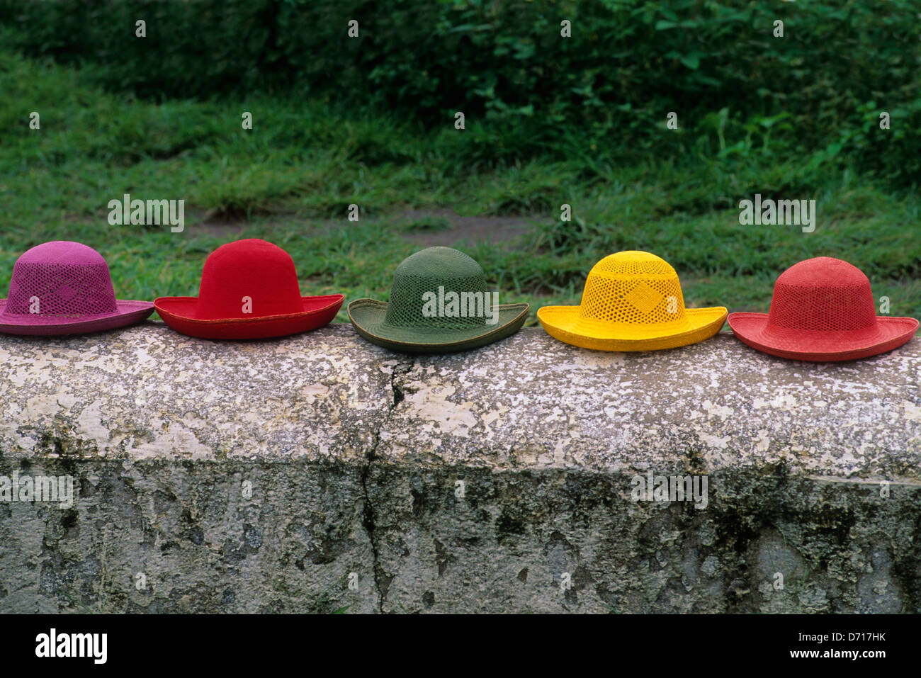 Brésil, Porto Seguro, partie historique de la ville, des chapeaux à vendre Banque D'Images