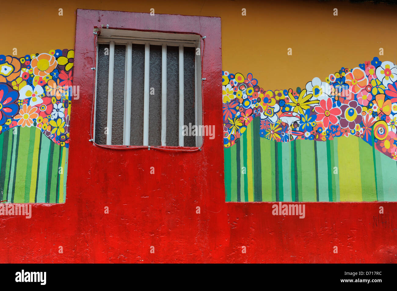 Colorful Painted House dans la Candelaria, le quartier historique de Bogota, Colombie Banque D'Images