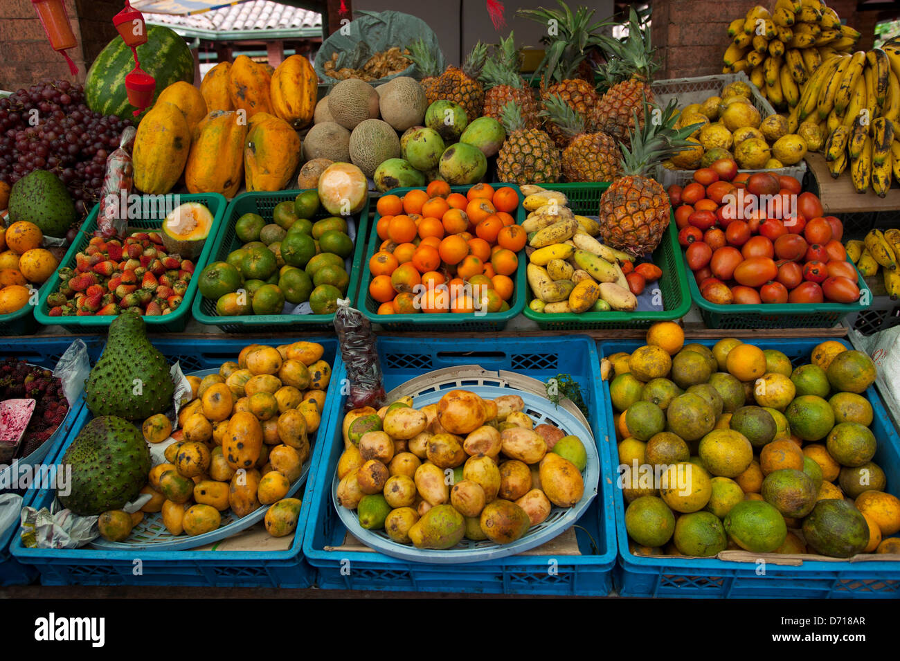 Petit marché à La Candelaria, le quartier historique de Bogota, Colombie Banque D'Images