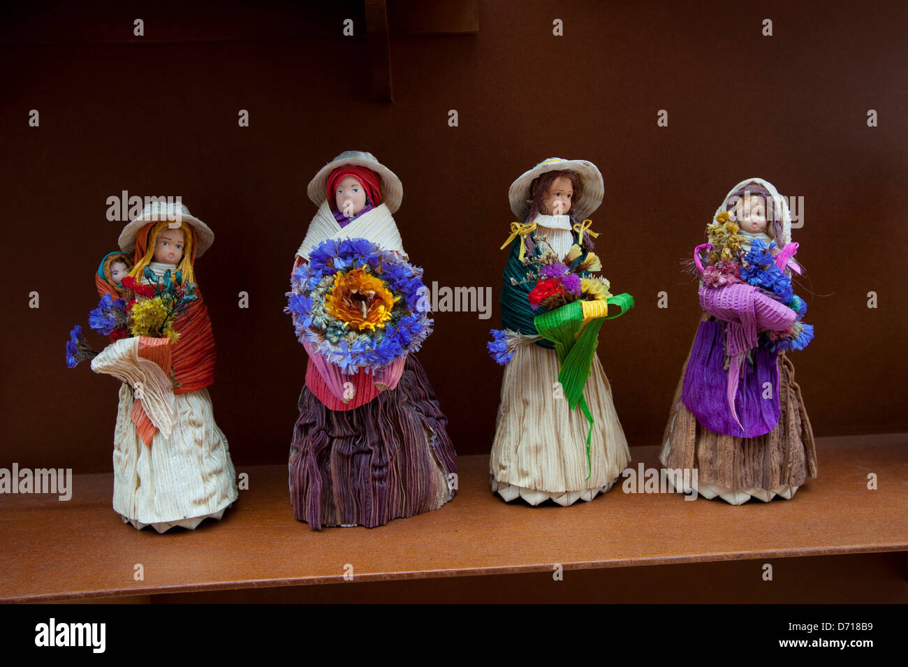 Poupées en épi de maïs dans un magasin de souvenirs de Sopo, une petite ville près de Zipaquirá près de Bogota, Colombie Banque D'Images