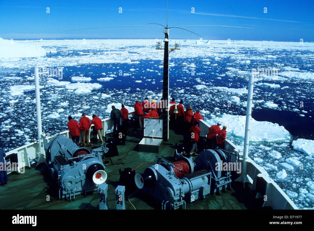 L'antarctique, bateau de croisière Ms World Discoverer passant par Packice Banque D'Images