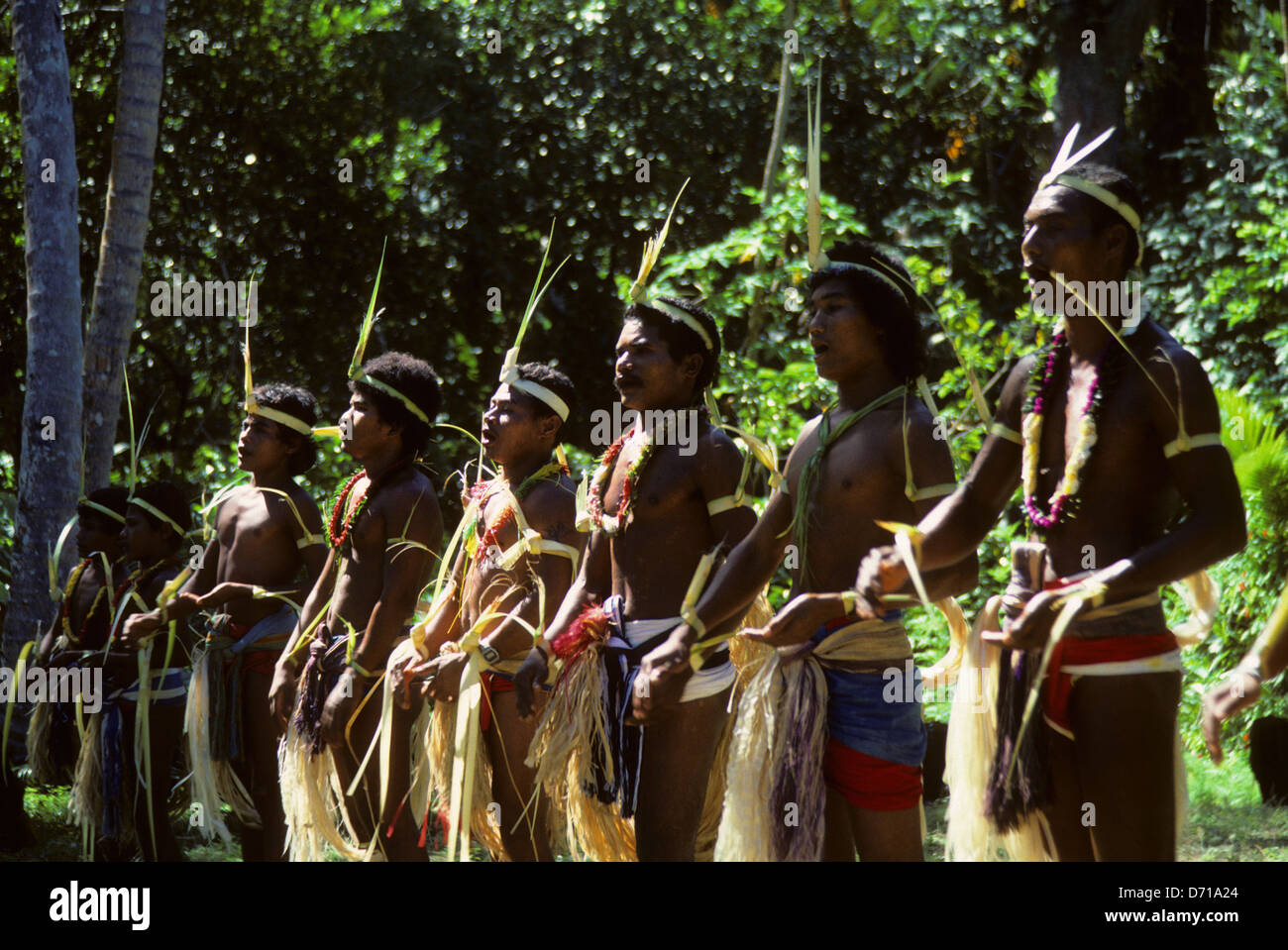 Micronésie, îles, l'île de Yap, Carte, tribus traditionnelles Danses Hommes Banque D'Images