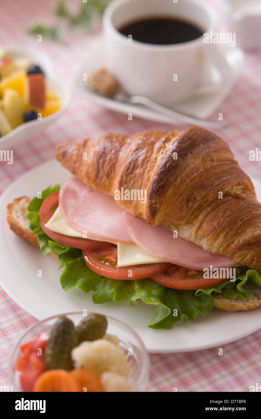 Sandwiches pour le petit-déjeuner croissant Banque D'Images