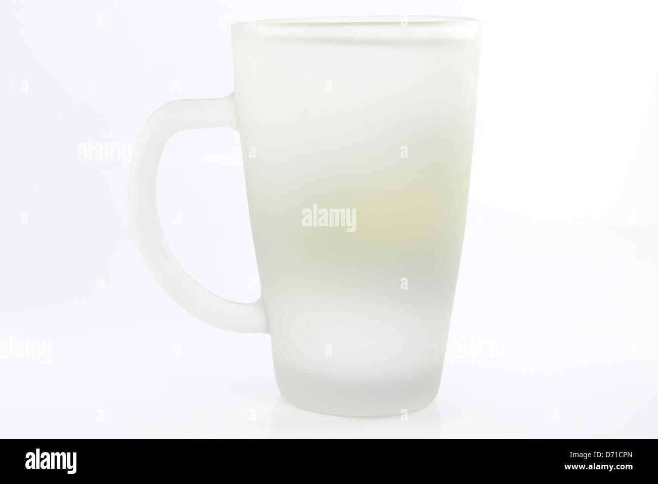 Le livre blanc sur la coupe en verre translucide. Banque D'Images