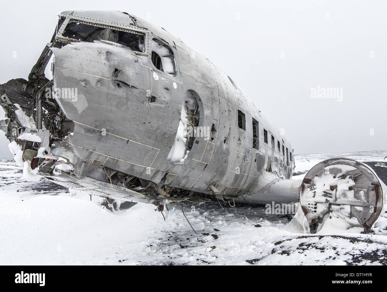 S'est écrasé l'épave de l'US Navy DC-3 (24/11/1973) sur la plage au Solheimasandur, Islande Banque D'Images