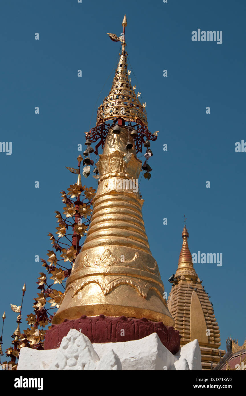 Détail de la golden haut de la Pagode Shwezigon Bagan Myanmar (Birmanie) Banque D'Images