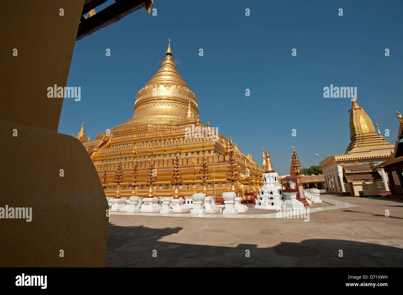 Le grand dôme d'or de la Pagode Shwezigon Bagan Myanmar (Birmanie) Banque D'Images