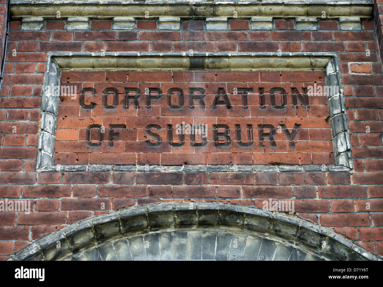 Les mots clés Société de Sudbury en ciselé d'une ancienne usine de construction d'utilité publique. Banque D'Images