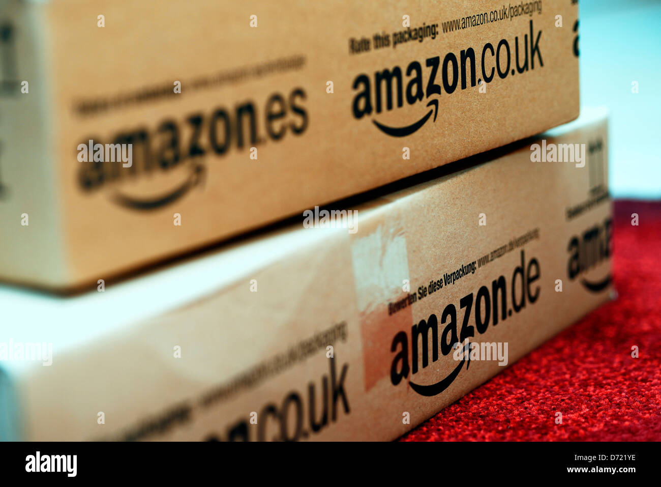 Les emballages de l'entreprise de vente par correspondance en ligne Amazon Banque D'Images