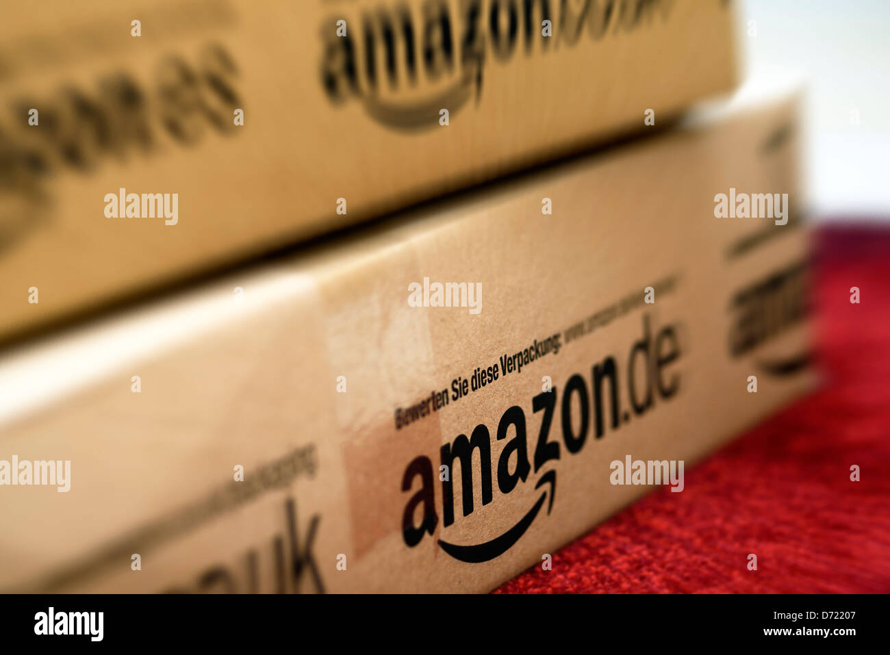 Les emballages de l'entreprise de vente par correspondance en ligne Amazon Banque D'Images