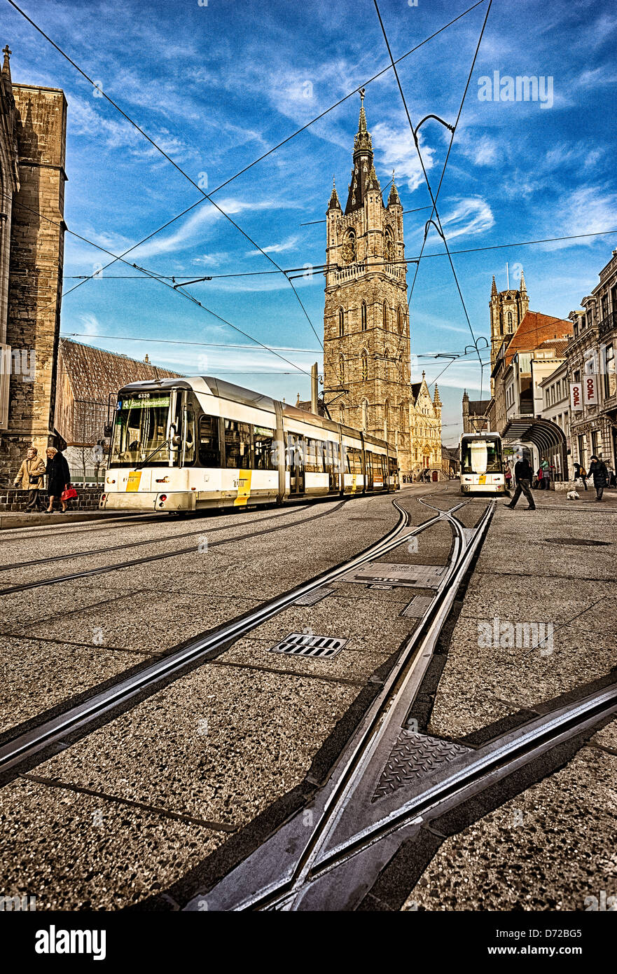 Tram et railwais sur la rue de Gand, Belgique Banque D'Images