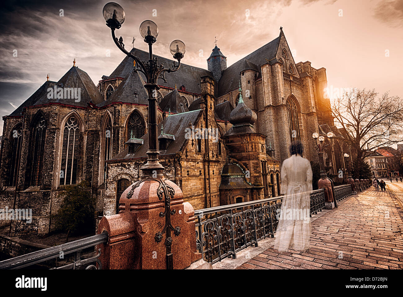 Image HDR de l'église médiévale et ghost à Gand, Belgique Banque D'Images