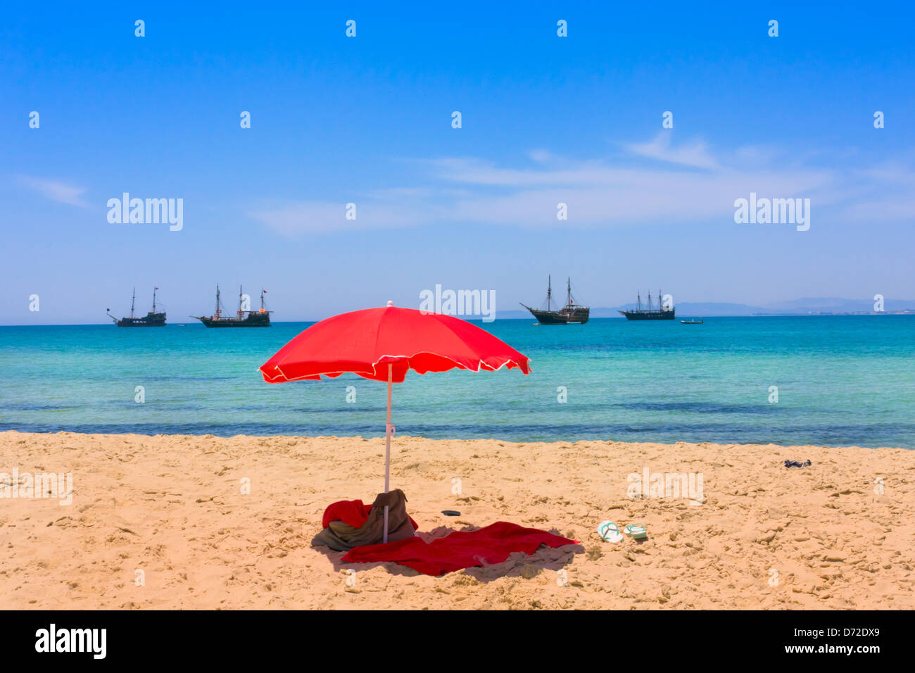 Parasol sur la plage, Hammamet, Tunisie Banque D'Images