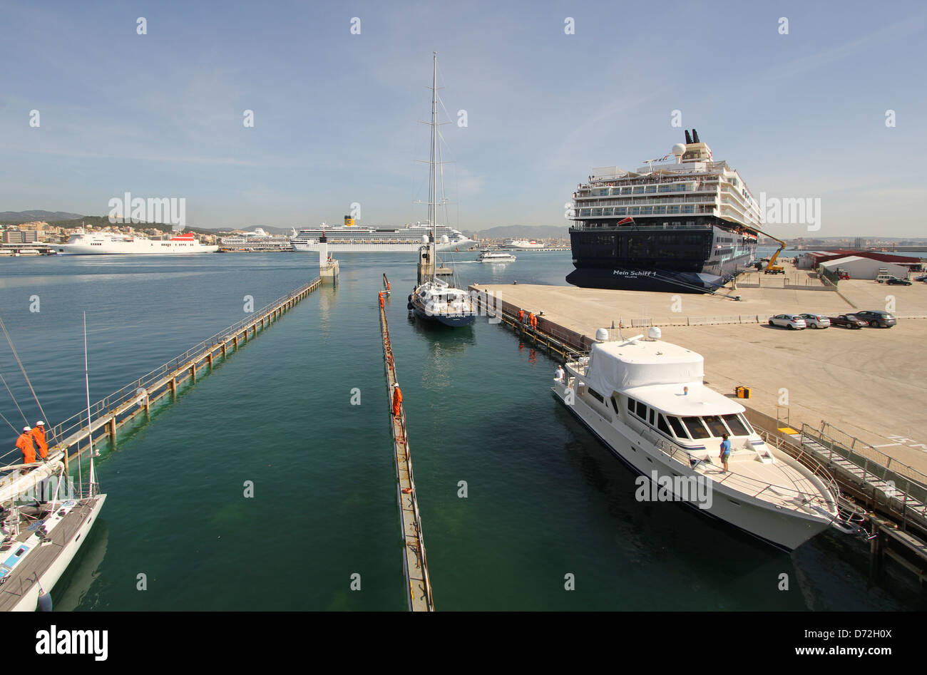 Dock Express / Organisation des transports location de yacht semi-submersible "super transporteur serviteur 4' dans le port de Palma de Majorque. Banque D'Images