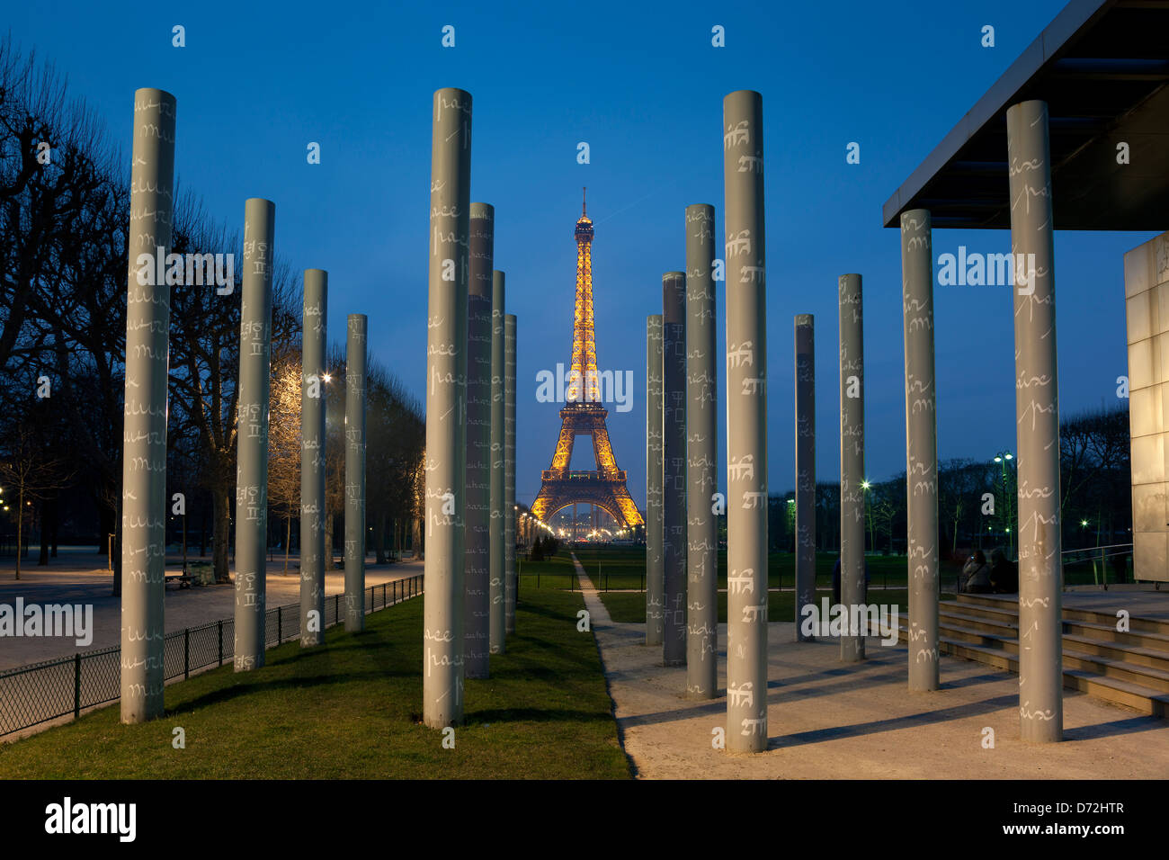 Mur de la paix et de la tour Eiffel, Paris, Ile de France, France Banque D'Images