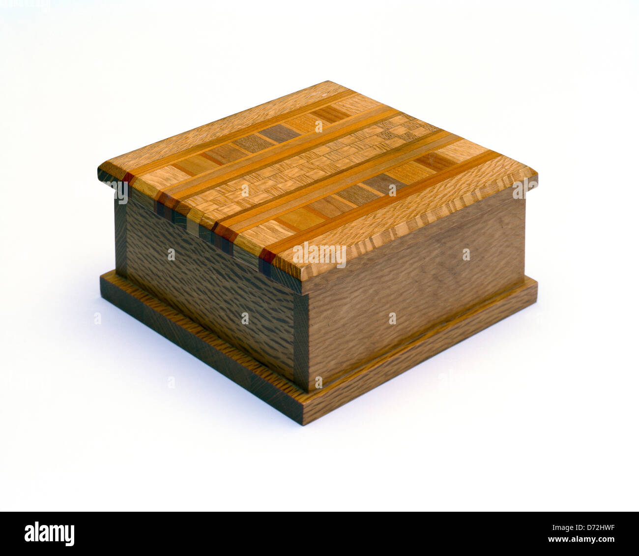 Petite boîte décorative fabriquée à partir de bois indigènes de la Nouvelle-Zélande Banque D'Images