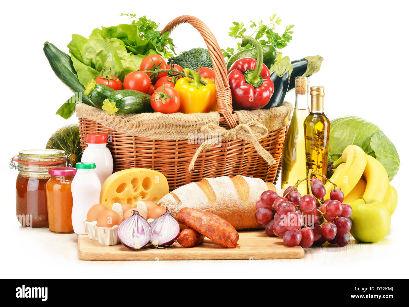 Un assortiment de produits d'épicerie légumes fruits pain vin y compris les produits laitiers et la viande Banque D'Images