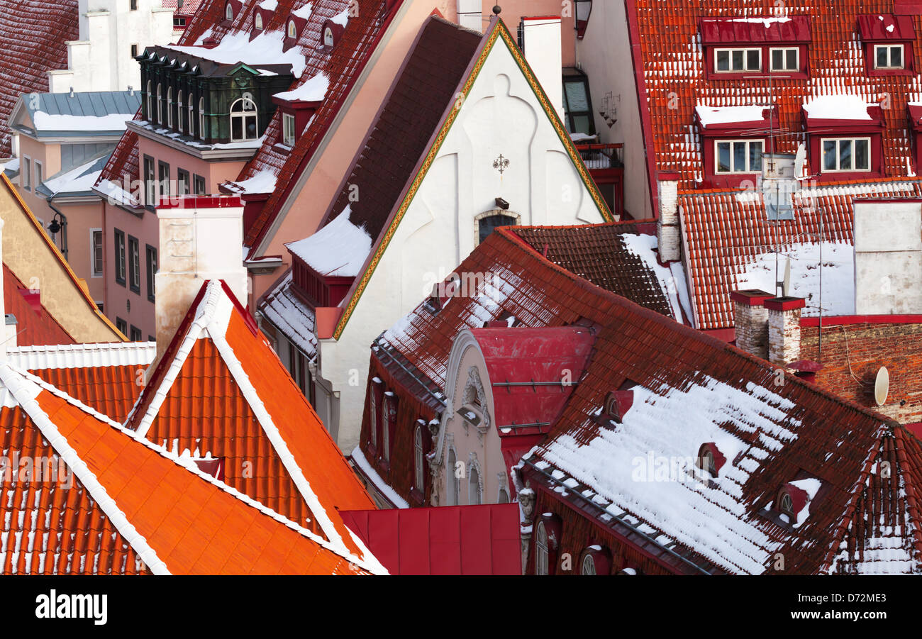 Vieille ville de Tallinn, l'arrière-plan. Maisons aux toits rouge Banque D'Images