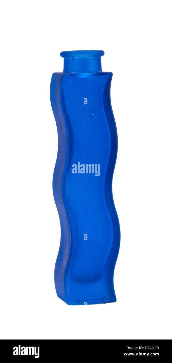 Gros plan du curly bleu forme vase isolé sur fond blanc Banque D'Images