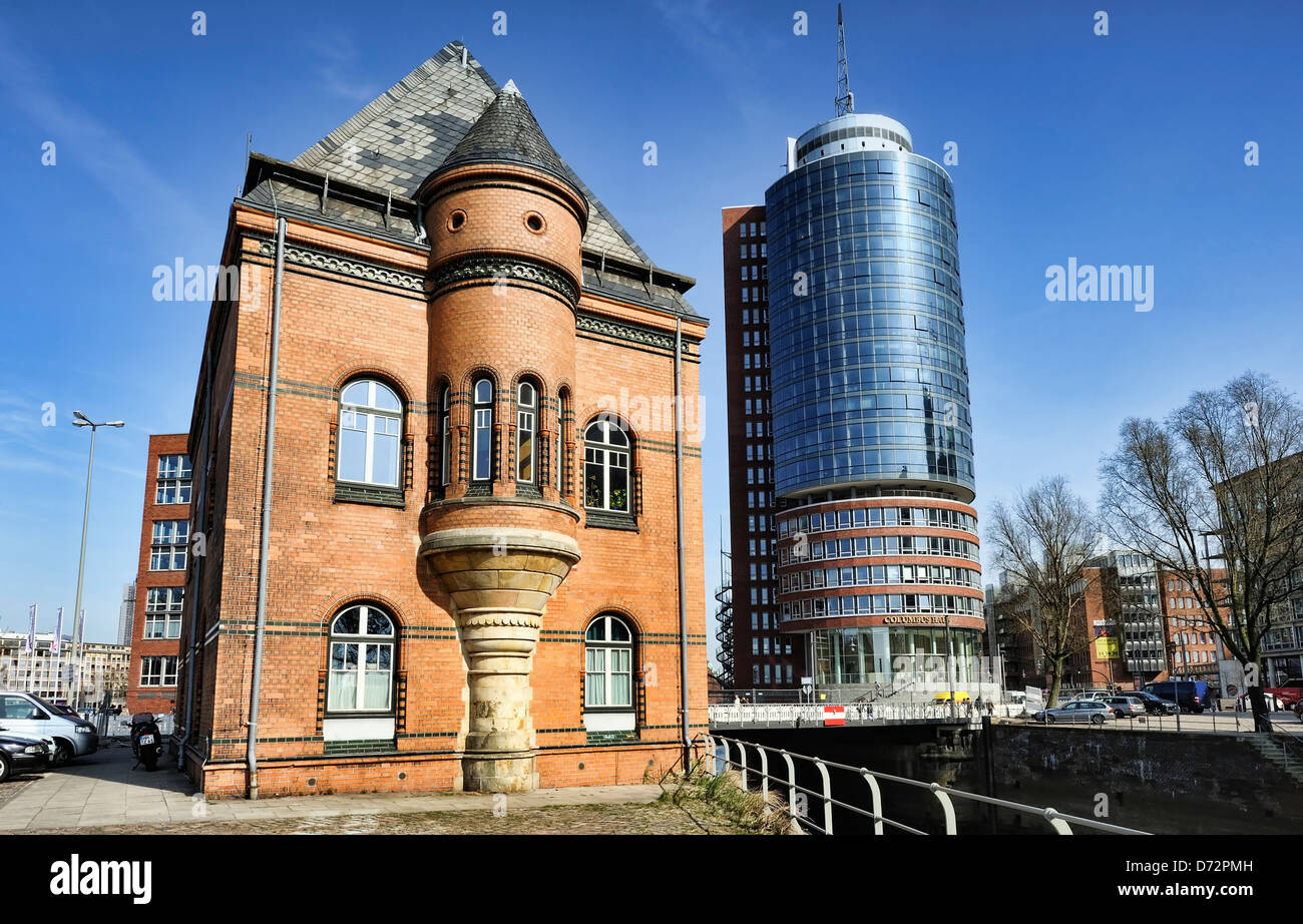 La station de police et Columbus house sur le bord de la ville de mémoire à Hambourg, Allemagne, Europe Banque D'Images