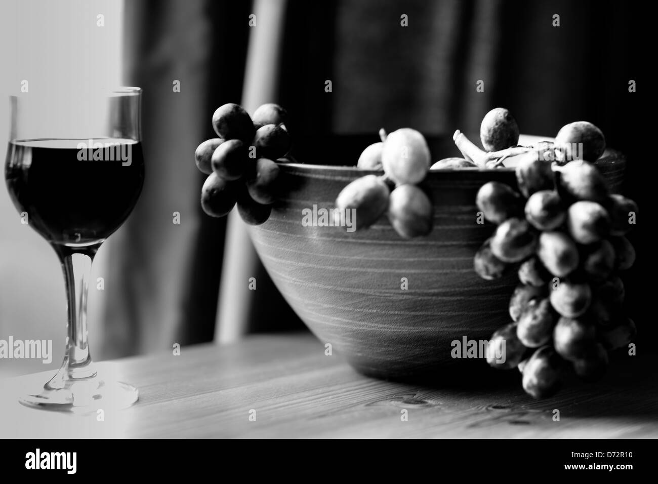 Vin rouge le raisin noir monochrome Banque D'Images