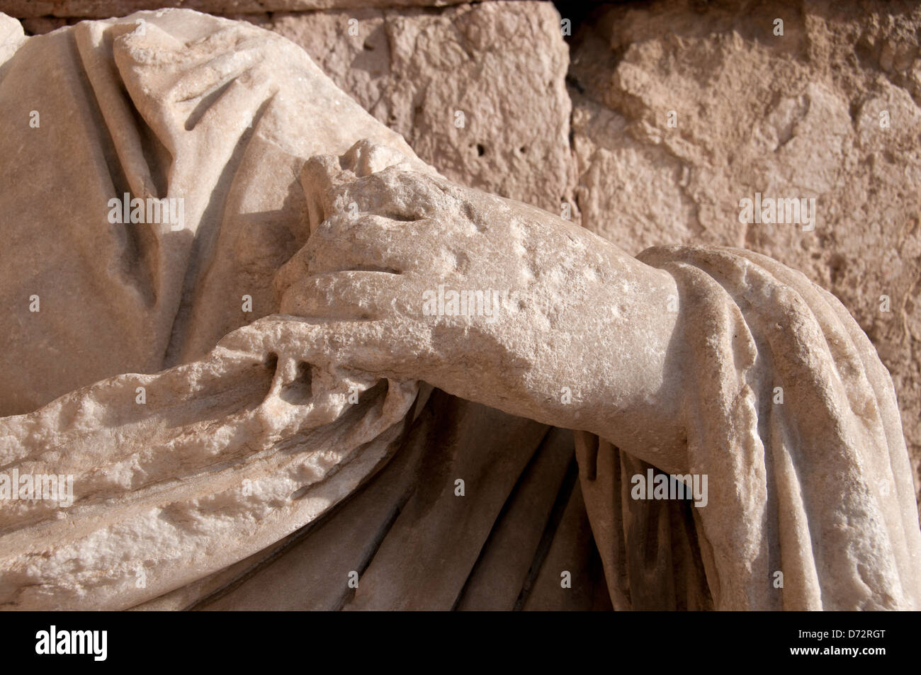 La Jordanie, Amman. Amphithéâtre romain- Détail de statue de part et toga Banque D'Images