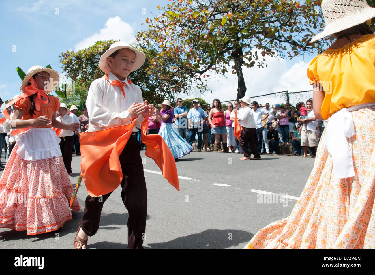 Danse enfants date de l'indépendance Ciudad Colon Costa Rica Banque D'Images