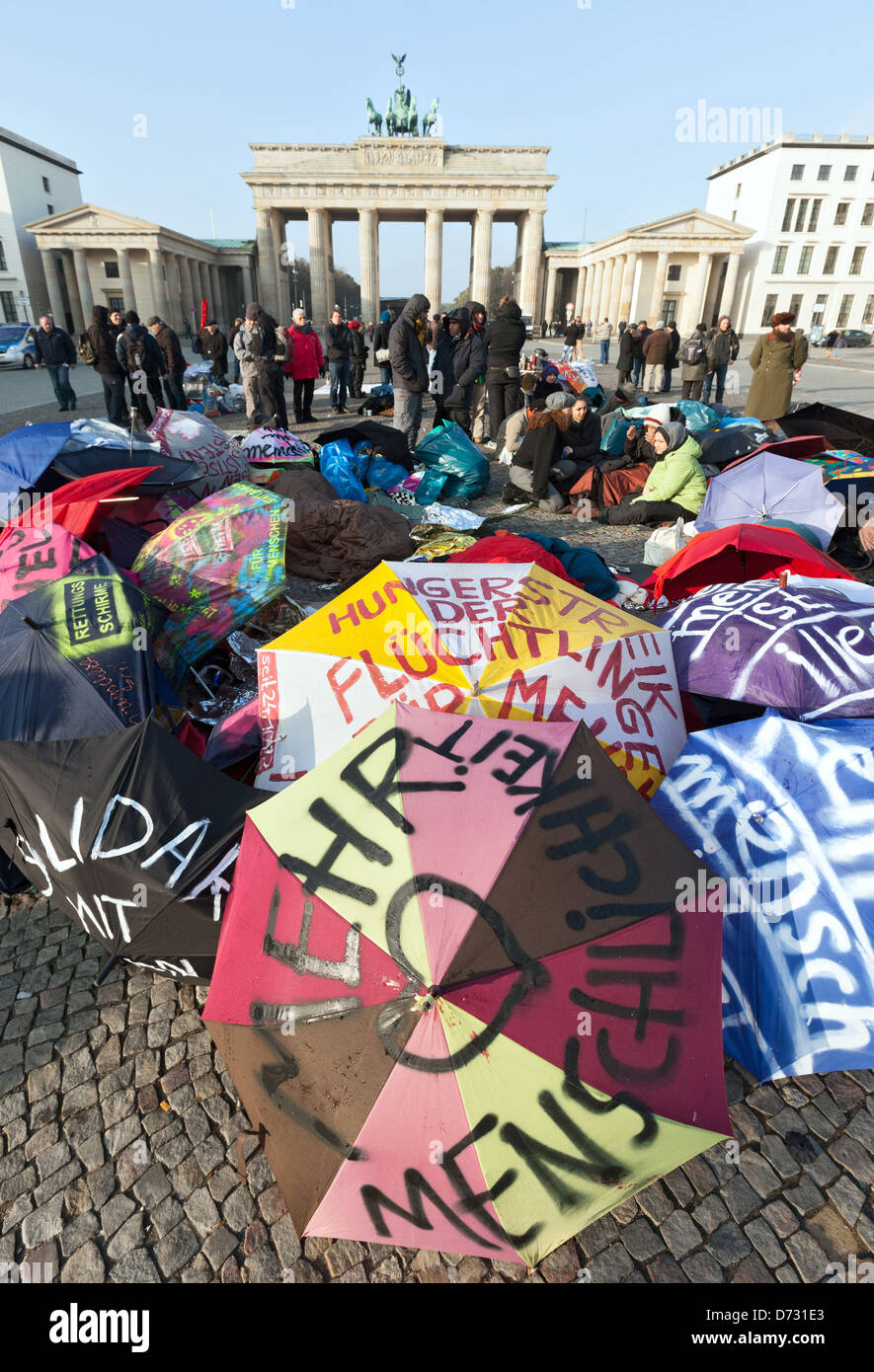 Berlin, Allemagne, la grève de la faim des réfugiés devant la porte de Brandebourg Banque D'Images